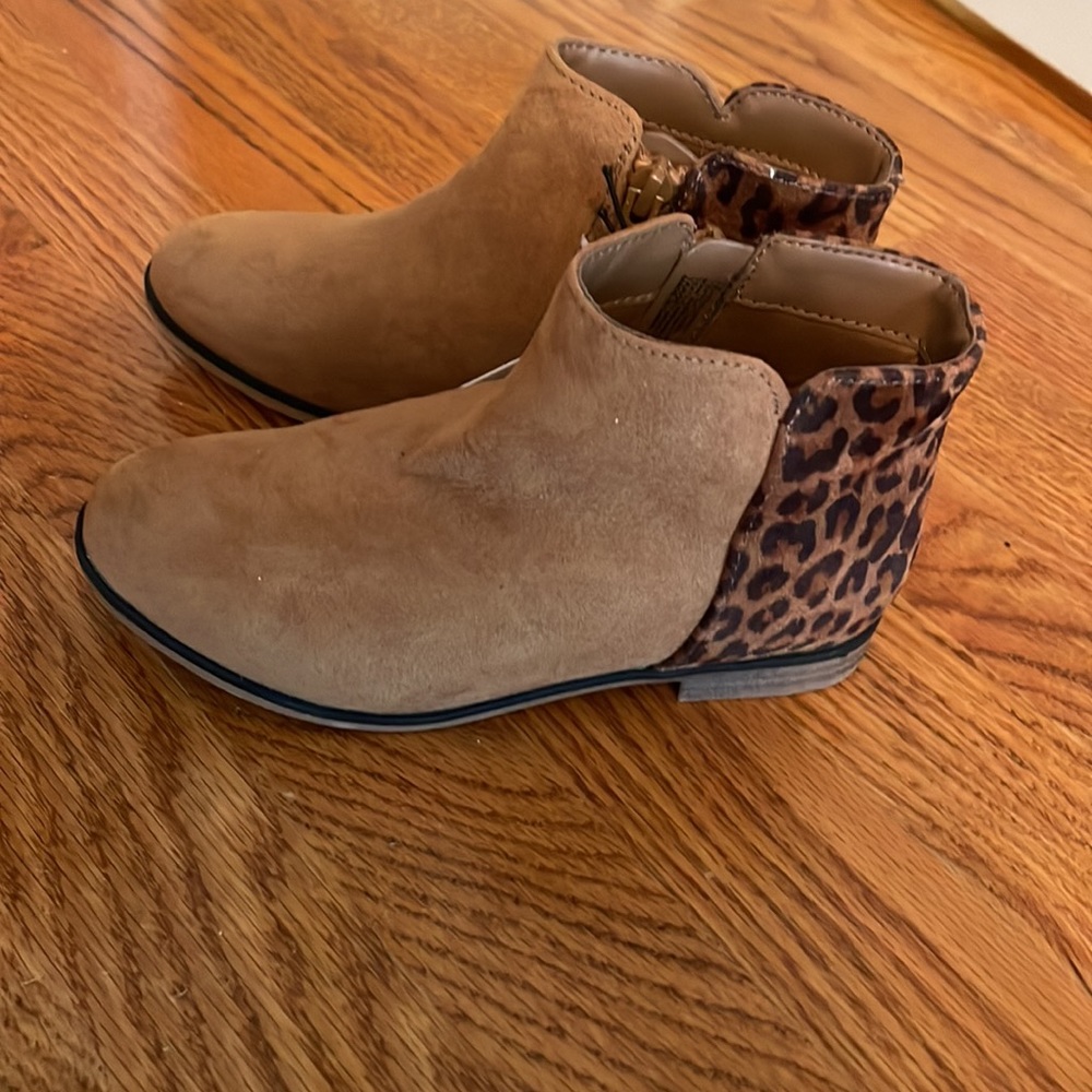 Cat & Jack booties